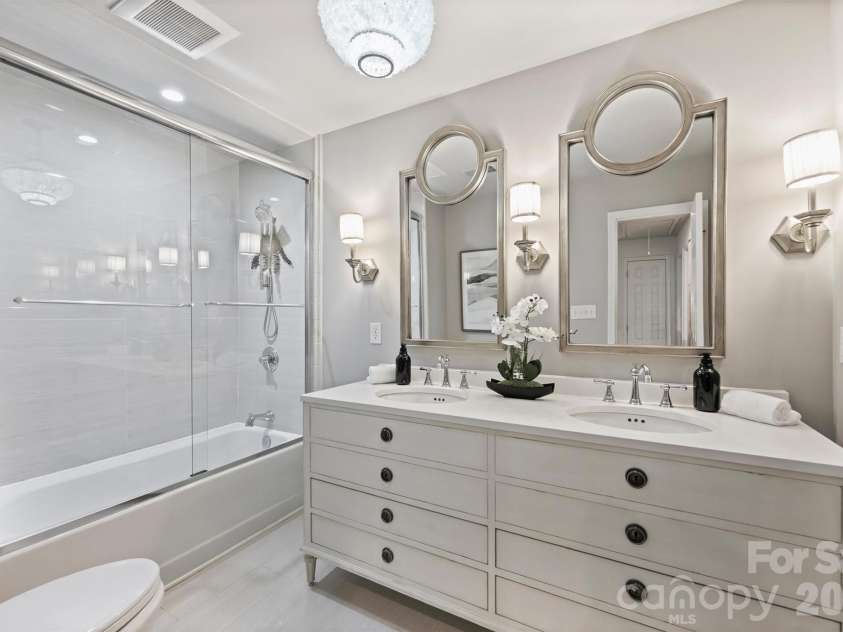 1506 Wandering Way Drive, Charlotte, NC 28226.  MLS# CAR4391135, YatesRealty ID 38633. 