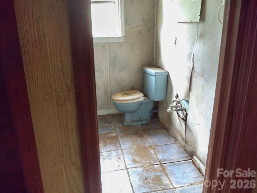 138 Glory Road, Mooresville, NC 28117.  MLS# CAR4404252, YatesRealty ID 38634. Bathroom