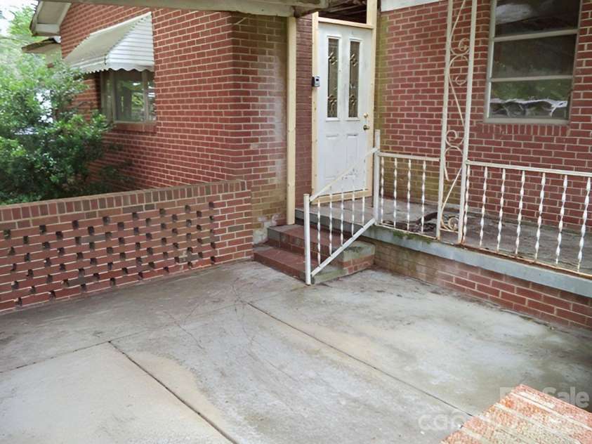 138 Glory Road, Mooresville, NC 28117.  MLS# CAR4404252, YatesRealty ID 38634. Courtyard