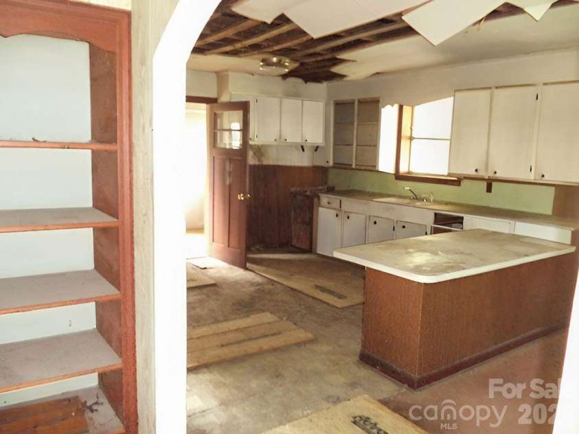 138 Glory Road, Mooresville, NC 28117.  MLS# CAR4404252, YatesRealty ID 38634. Kitchen