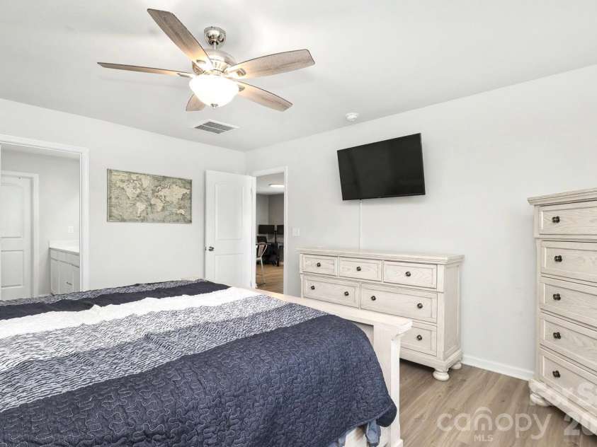 1277 Bryson Lane, Denver, NC 28037.  MLS# CAR4404637, YatesRealty ID 38637. 