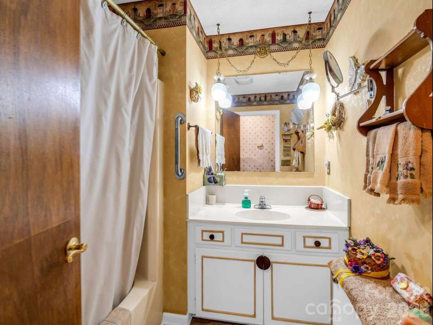 103 Maplewood Lane, Marion, NC 28752.  MLS# CAR4362446, YatesRealty ID 38639. 
