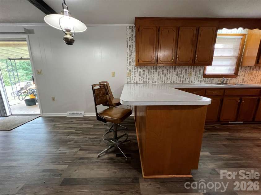 649 Pine Extension, Forest City, NC 28043.  MLS# CAR4366427, YatesRealty ID 38642. Breakfast Bar