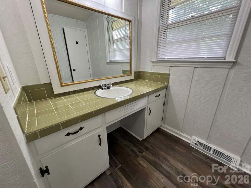 649 Pine Extension, Forest City, NC 28043.  MLS# CAR4366427, YatesRealty ID 38642. Hall full bath