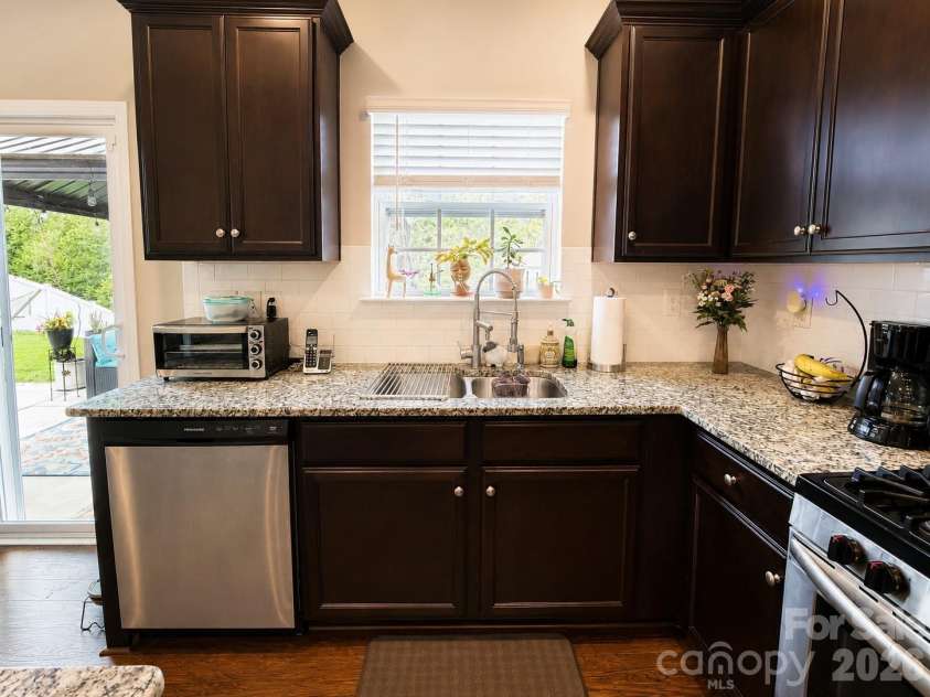 7129 Branch Fork Road, Charlotte, NC 28215.  MLS# CAR4403851, YatesRealty ID 38645. 