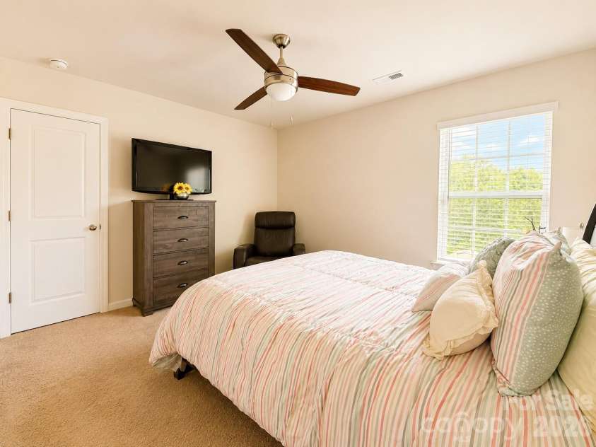 7129 Branch Fork Road, Charlotte, NC 28215.  MLS# CAR4403851, YatesRealty ID 38645. 