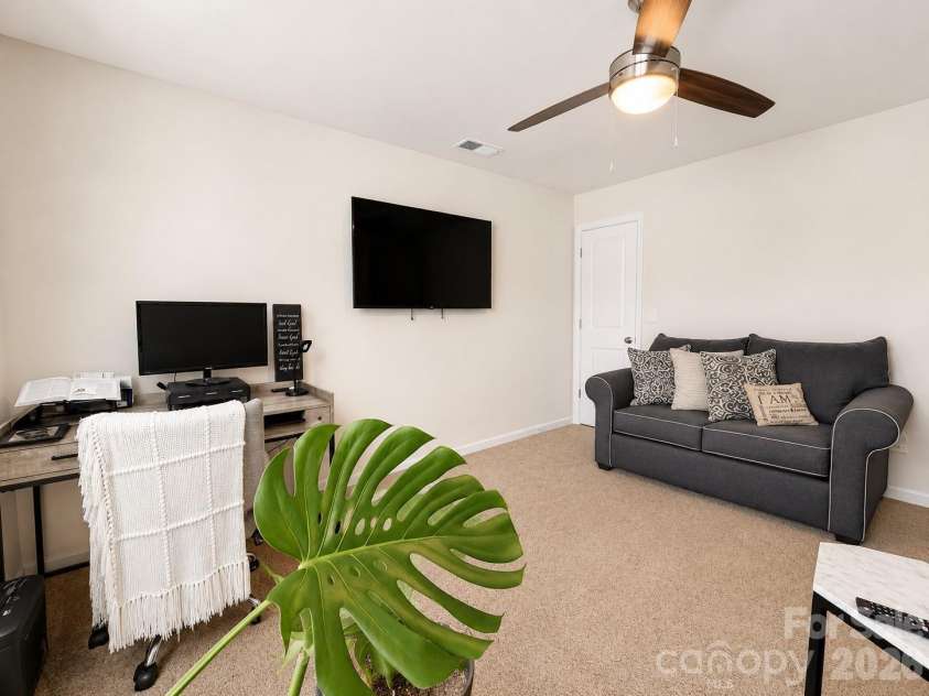 7129 Branch Fork Road, Charlotte, NC 28215.  MLS# CAR4403851, YatesRealty ID 38645. 