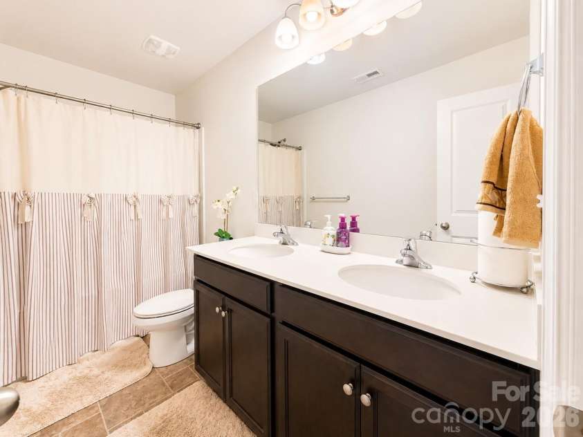 7129 Branch Fork Road, Charlotte, NC 28215.  MLS# CAR4403851, YatesRealty ID 38645. 
