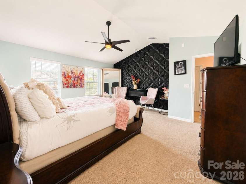 7129 Branch Fork Road, Charlotte, NC 28215.  MLS# CAR4403851, YatesRealty ID 38645. 