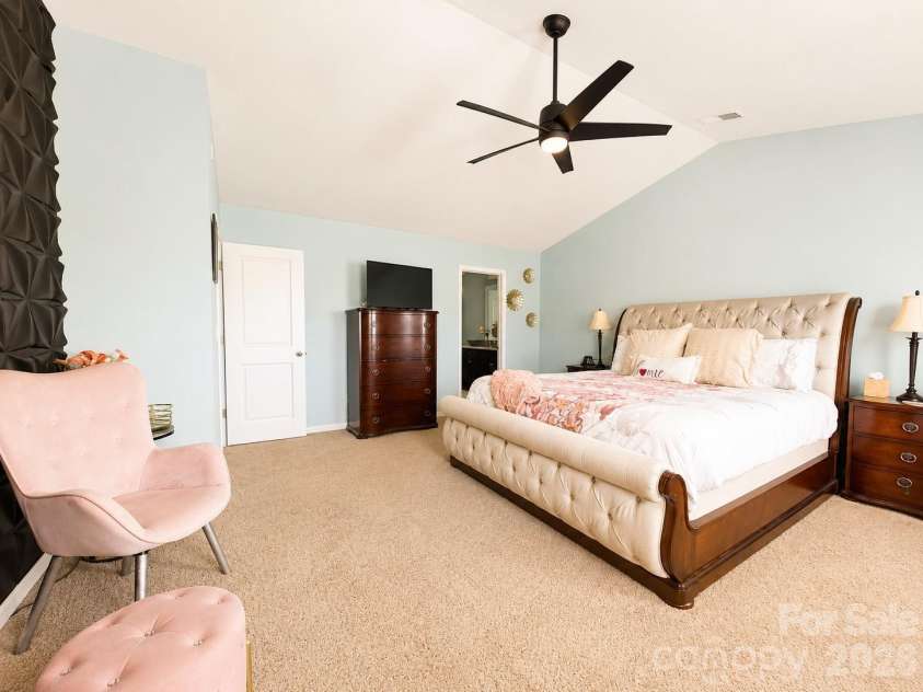 7129 Branch Fork Road, Charlotte, NC 28215.  MLS# CAR4403851, YatesRealty ID 38645. 