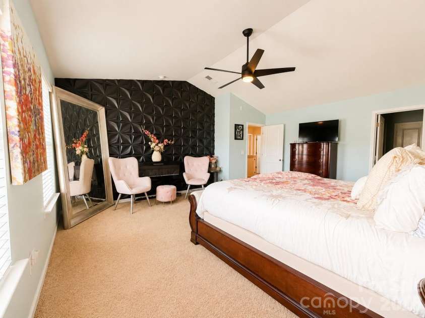 7129 Branch Fork Road, Charlotte, NC 28215.  MLS# CAR4403851, YatesRealty ID 38645. 