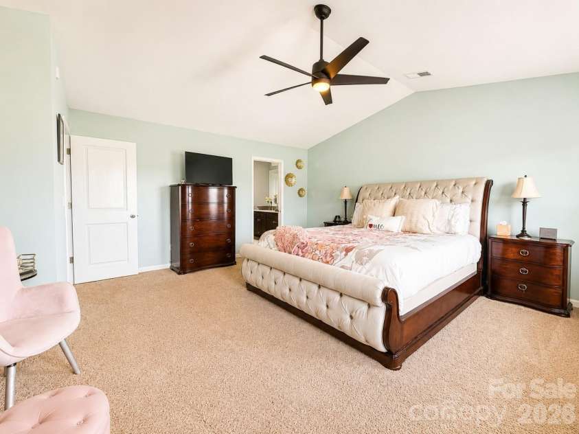 7129 Branch Fork Road, Charlotte, NC 28215.  MLS# CAR4403851, YatesRealty ID 38645. 