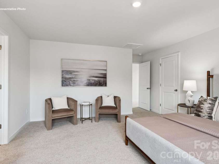 5125 Parker Forest Drive, Charlotte, NC 28215.  MLS# CAR4404372, YatesRealty ID 38648. 