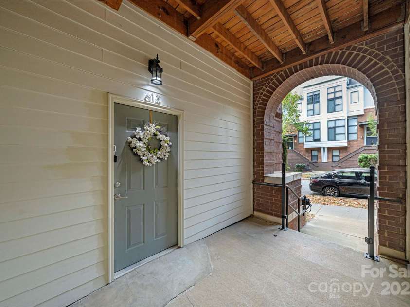 613 Garden District Drive, Charlotte, NC 28202.  MLS# CAR4307046, YatesRealty ID 38648. 