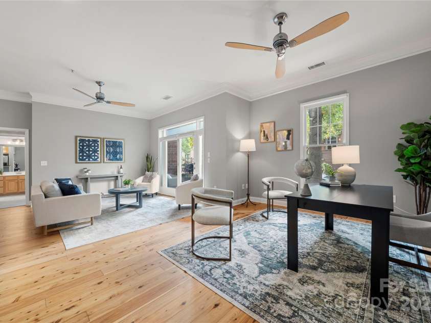 613 Garden District Drive, Charlotte, NC 28202.  MLS# CAR4307046, YatesRealty ID 38648. 