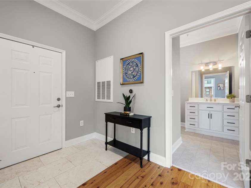 613 Garden District Drive, Charlotte, NC 28202.  MLS# CAR4307046, YatesRealty ID 38648. 