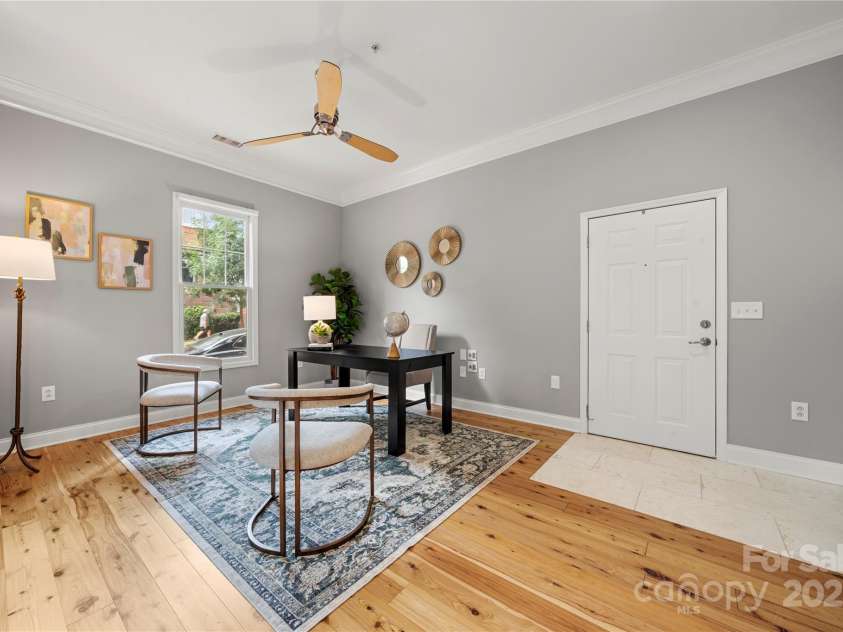 613 Garden District Drive, Charlotte, NC 28202.  MLS# CAR4307046, YatesRealty ID 38648. 