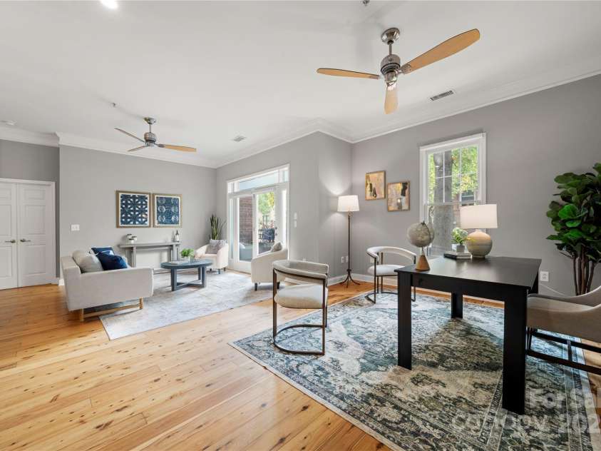 613 Garden District Drive, Charlotte, NC 28202.  MLS# CAR4307046, YatesRealty ID 38648. 