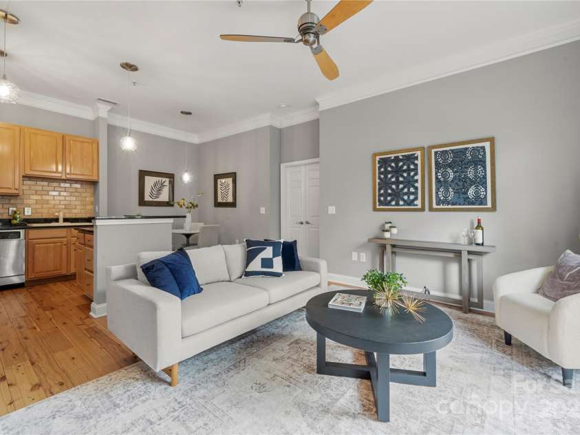 613 Garden District Drive, Charlotte, NC 28202.  MLS# CAR4307046, YatesRealty ID 38648. 