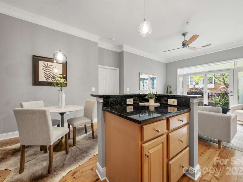613 Garden District Drive, Charlotte, NC 28202.  MLS# CAR4307046, YatesRealty ID 38648. 
