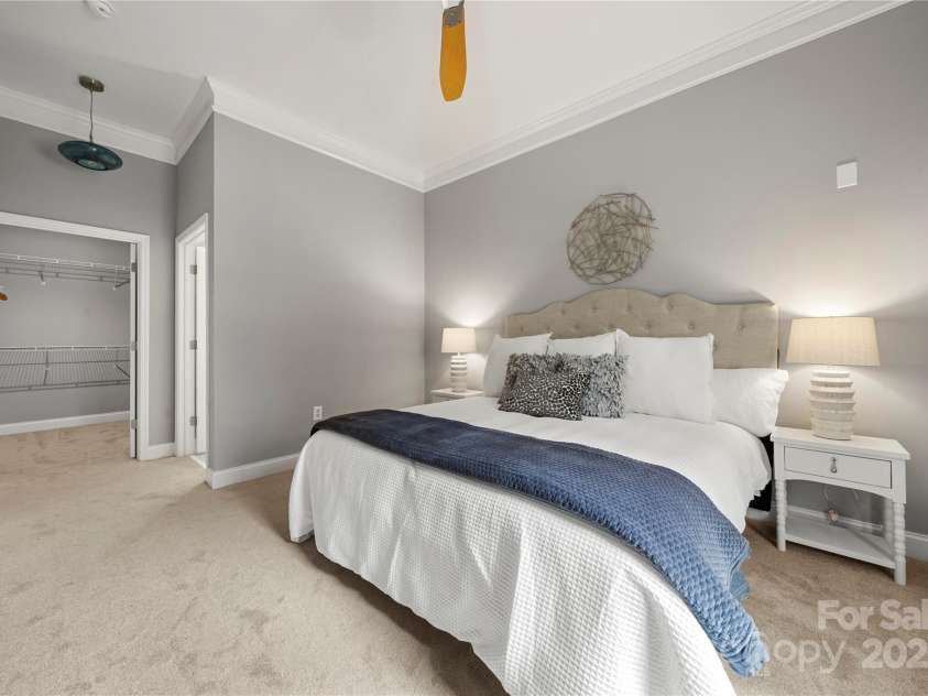 613 Garden District Drive, Charlotte, NC 28202.  MLS# CAR4307046, YatesRealty ID 38648. 