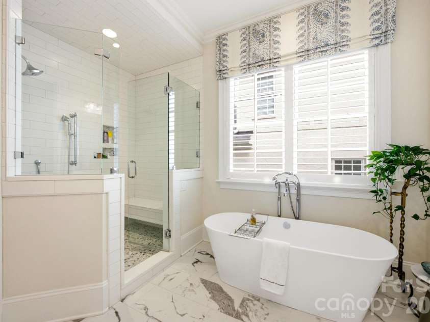 6834 Providence Lane, Charlotte, NC 28226.  MLS# CAR4397682, YatesRealty ID 38649. 