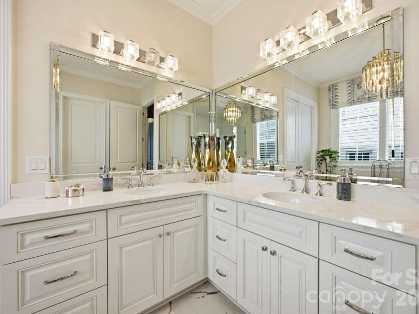 6834 Providence Lane, Charlotte, NC 28226.  MLS# CAR4397682, YatesRealty ID 38649. 