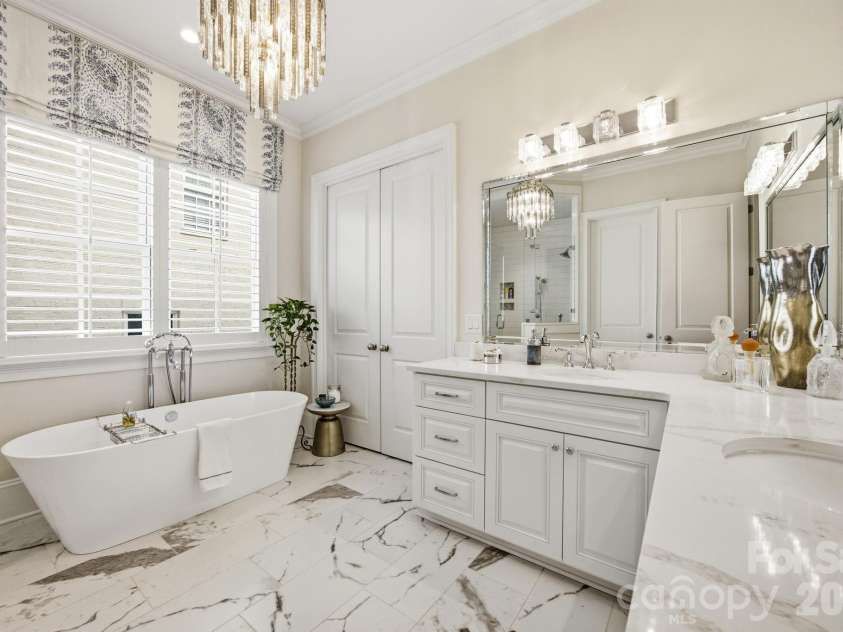 6834 Providence Lane, Charlotte, NC 28226.  MLS# CAR4397682, YatesRealty ID 38649. 