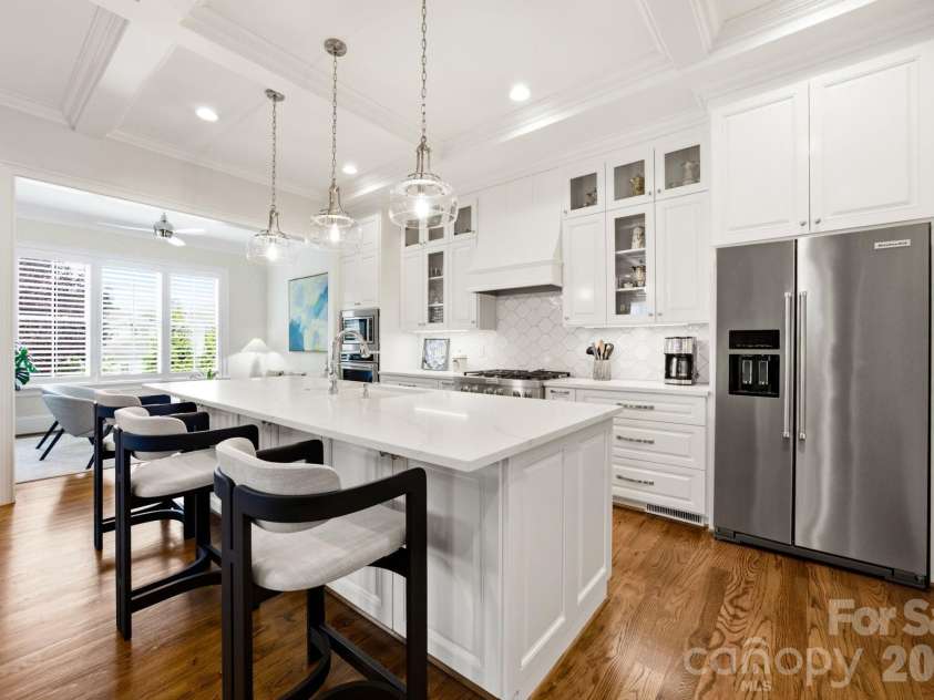 6834 Providence Lane, Charlotte, NC 28226.  MLS# CAR4397682, YatesRealty ID 38649. 
