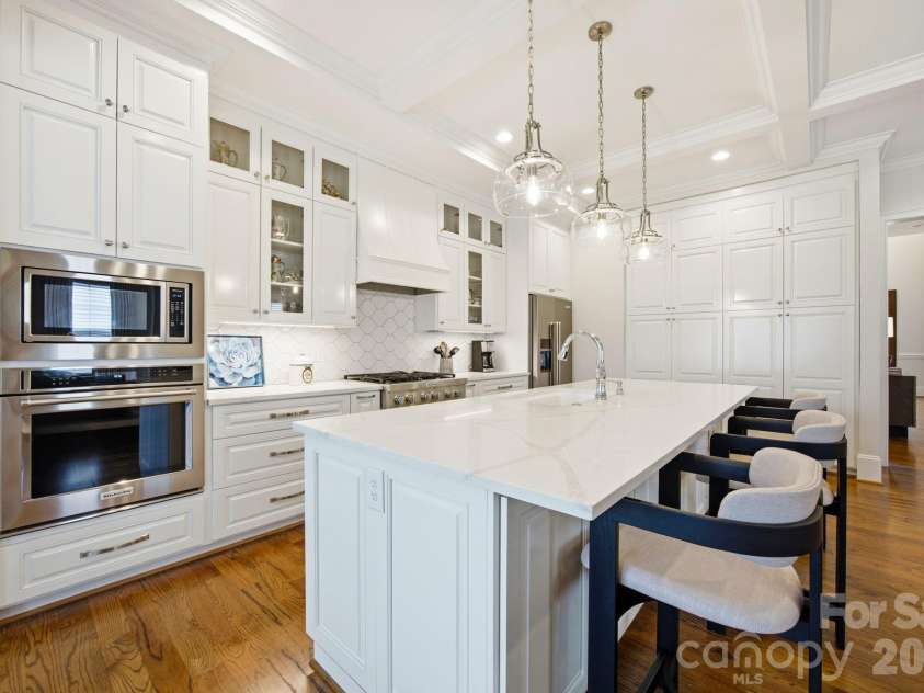 6834 Providence Lane, Charlotte, NC 28226.  MLS# CAR4397682, YatesRealty ID 38649. 