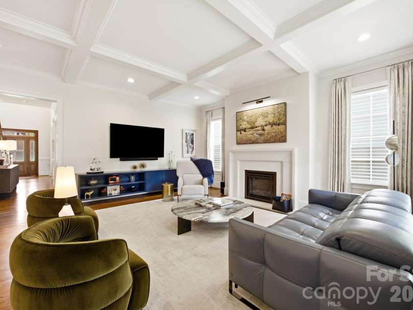 6834 Providence Lane, Charlotte, NC 28226.  MLS# CAR4397682, YatesRealty ID 38649. 