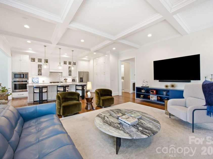 6834 Providence Lane, Charlotte, NC 28226.  MLS# CAR4397682, YatesRealty ID 38649. 