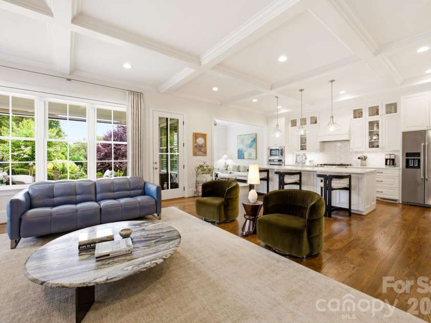 6834 Providence Lane, Charlotte, NC 28226.  MLS# CAR4397682, YatesRealty ID 38649. 