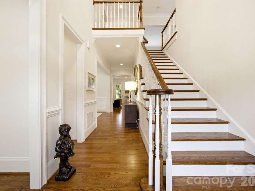 6834 Providence Lane, Charlotte, NC 28226.  MLS# CAR4397682, YatesRealty ID 38649. 
