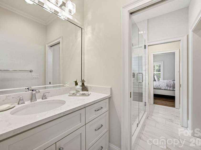 6834 Providence Lane, Charlotte, NC 28226.  MLS# CAR4397682, YatesRealty ID 38649. 