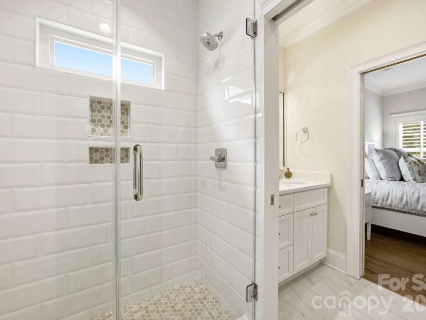 6834 Providence Lane, Charlotte, NC 28226.  MLS# CAR4397682, YatesRealty ID 38649. 