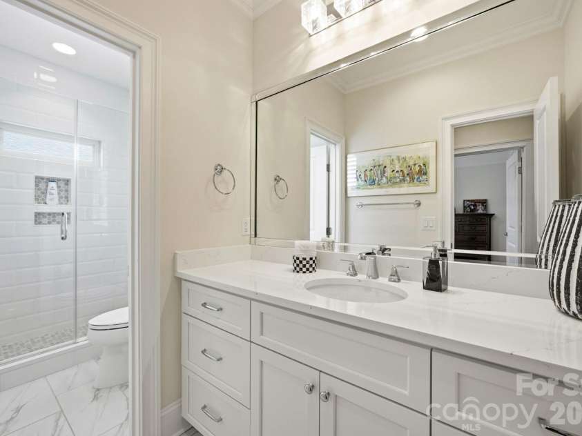 6834 Providence Lane, Charlotte, NC 28226.  MLS# CAR4397682, YatesRealty ID 38649. 