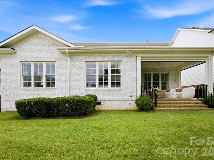 6834 Providence Lane, Charlotte, NC 28226.  MLS# CAR4397682, YatesRealty ID 38649. 