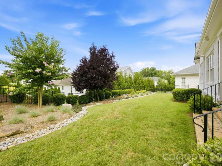 6834 Providence Lane, Charlotte, NC 28226.  MLS# CAR4397682, YatesRealty ID 38649. 