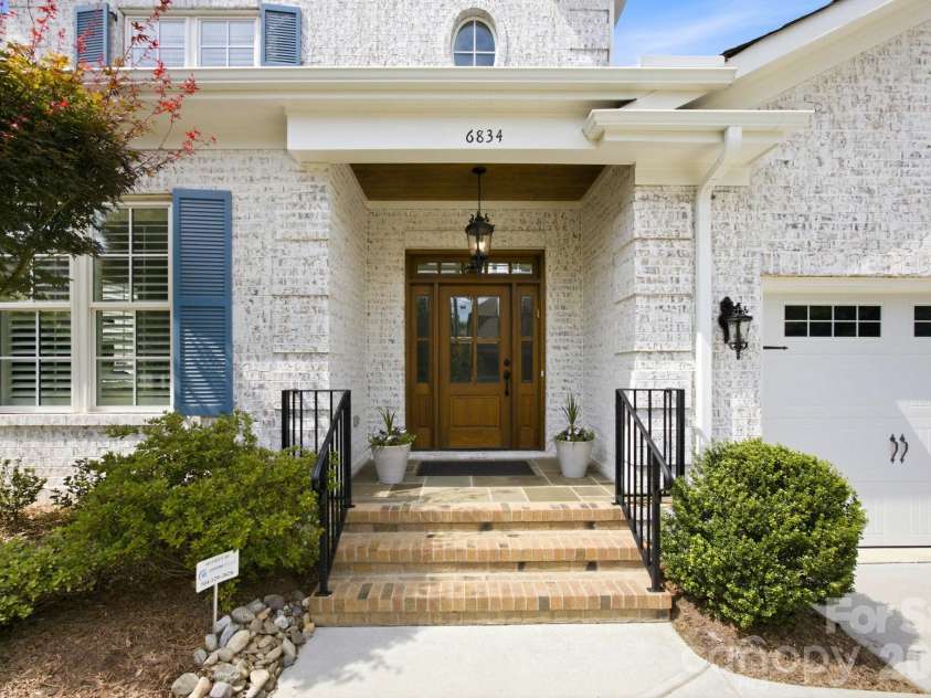 6834 Providence Lane, Charlotte, NC 28226.  MLS# CAR4397682, YatesRealty ID 38649. 