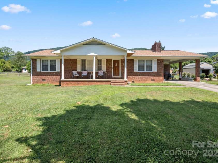 142 Pleasant Valley Drive, Marion, NC 28752.  MLS# CAR4154779, YatesRealty ID 3865. 