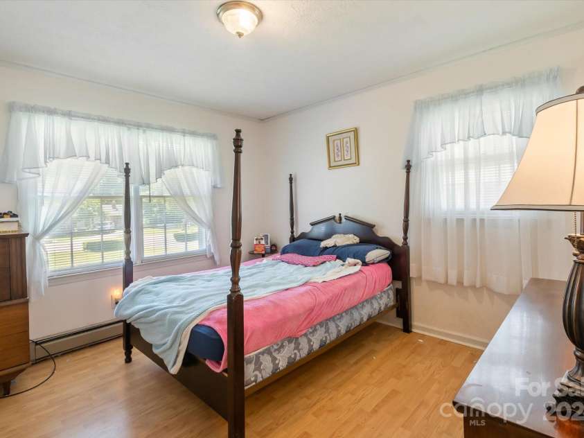 142 Pleasant Valley Drive, Marion, NC 28752.  MLS# CAR4154779, YatesRealty ID 3865. 