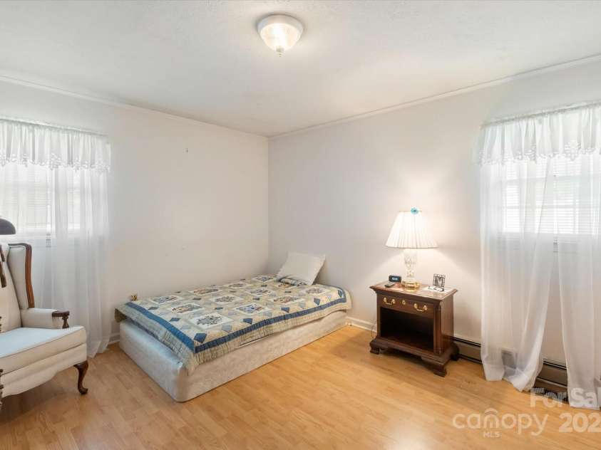 142 Pleasant Valley Drive, Marion, NC 28752.  MLS# CAR4154779, YatesRealty ID 3865. 