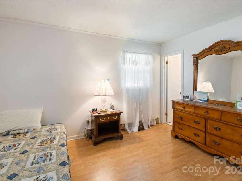 142 Pleasant Valley Drive, Marion, NC 28752.  MLS# CAR4154779, YatesRealty ID 3865. 