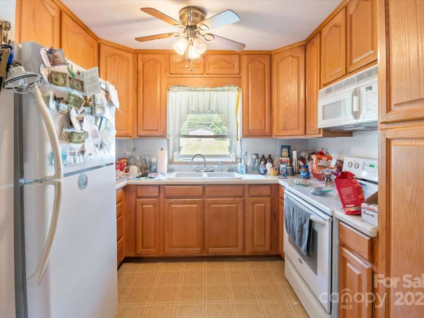 142 Pleasant Valley Drive, Marion, NC 28752.  MLS# CAR4154779, YatesRealty ID 3865. 