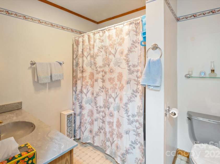 142 Pleasant Valley Drive, Marion, NC 28752.  MLS# CAR4154779, YatesRealty ID 3865. 