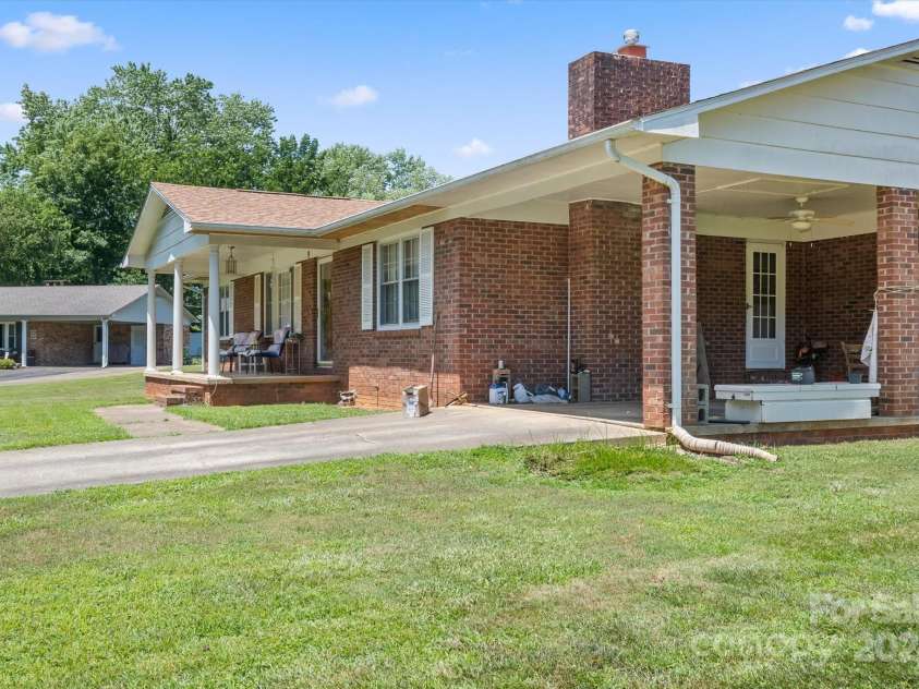 142 Pleasant Valley Drive, Marion, NC 28752.  MLS# CAR4154779, YatesRealty ID 3865. 