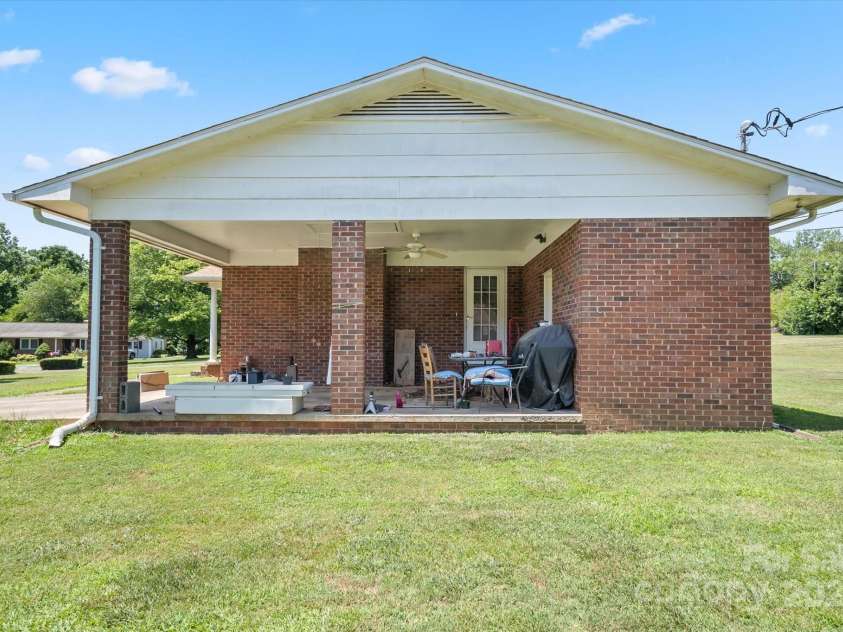 142 Pleasant Valley Drive, Marion, NC 28752.  MLS# CAR4154779, YatesRealty ID 3865. 