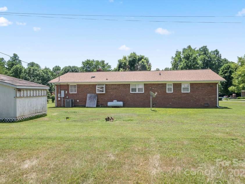 142 Pleasant Valley Drive, Marion, NC 28752.  MLS# CAR4154779, YatesRealty ID 3865. 