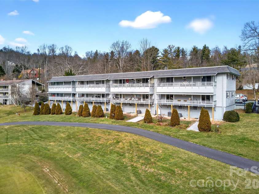 263 Fairway Lane, Spruce Pine, NC 28777.  MLS# CAR4338354, YatesRealty ID 3865. 